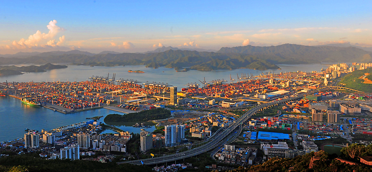 珠江三角洲地区出海口之一——深圳港