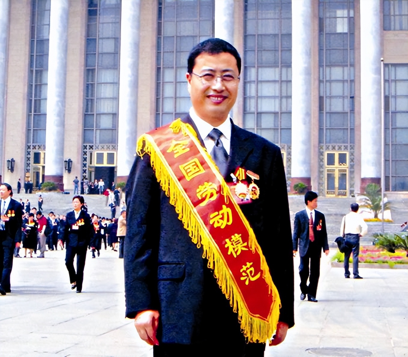 洽洽创始人陈先保,36岁辞去铁饭碗,靠卖瓜子身价超120亿!