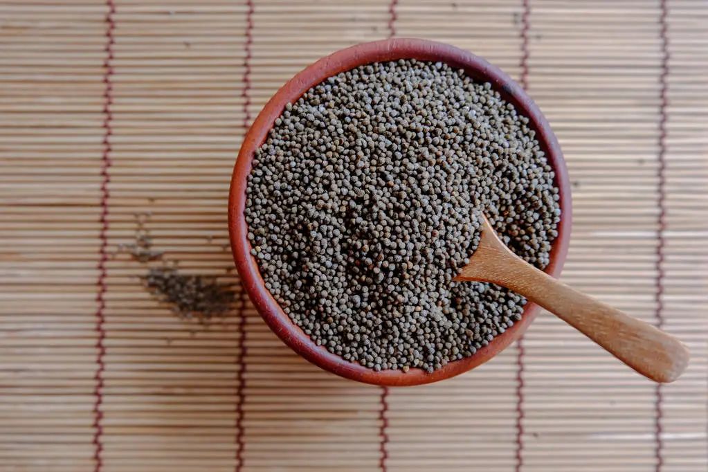 三子养亲汤的中药都属于植物种子,如果用传统药材可以微炒,捣碎,布包