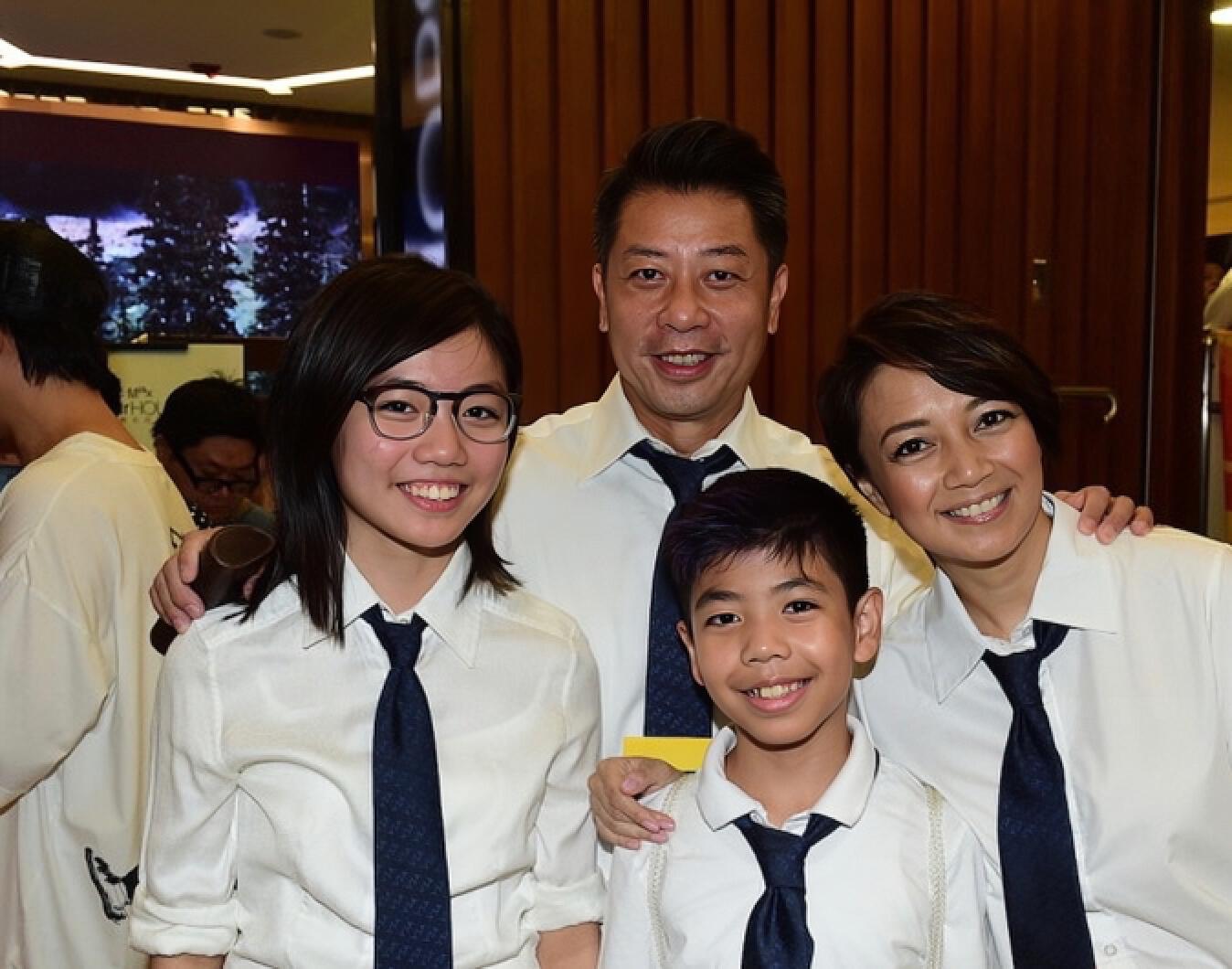 港姐杨婉仪被曝婚变!富商丈夫生意失败破产,移居国外转行做老师