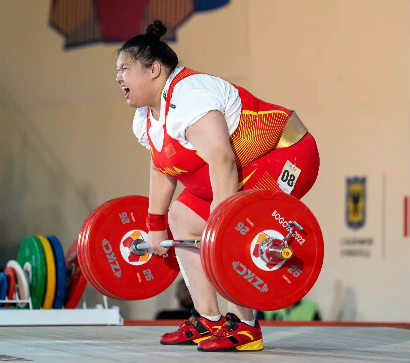 中国力量再次征服世界!女大力士一人狂摘3枚金牌,对手望尘莫及