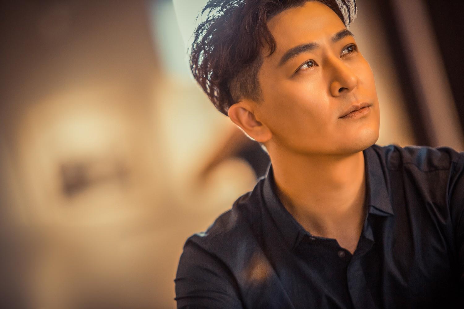 于毅:被迫当演员的歌手,和吴樾撞脸,为演"娘娘腔"摸导演大腿