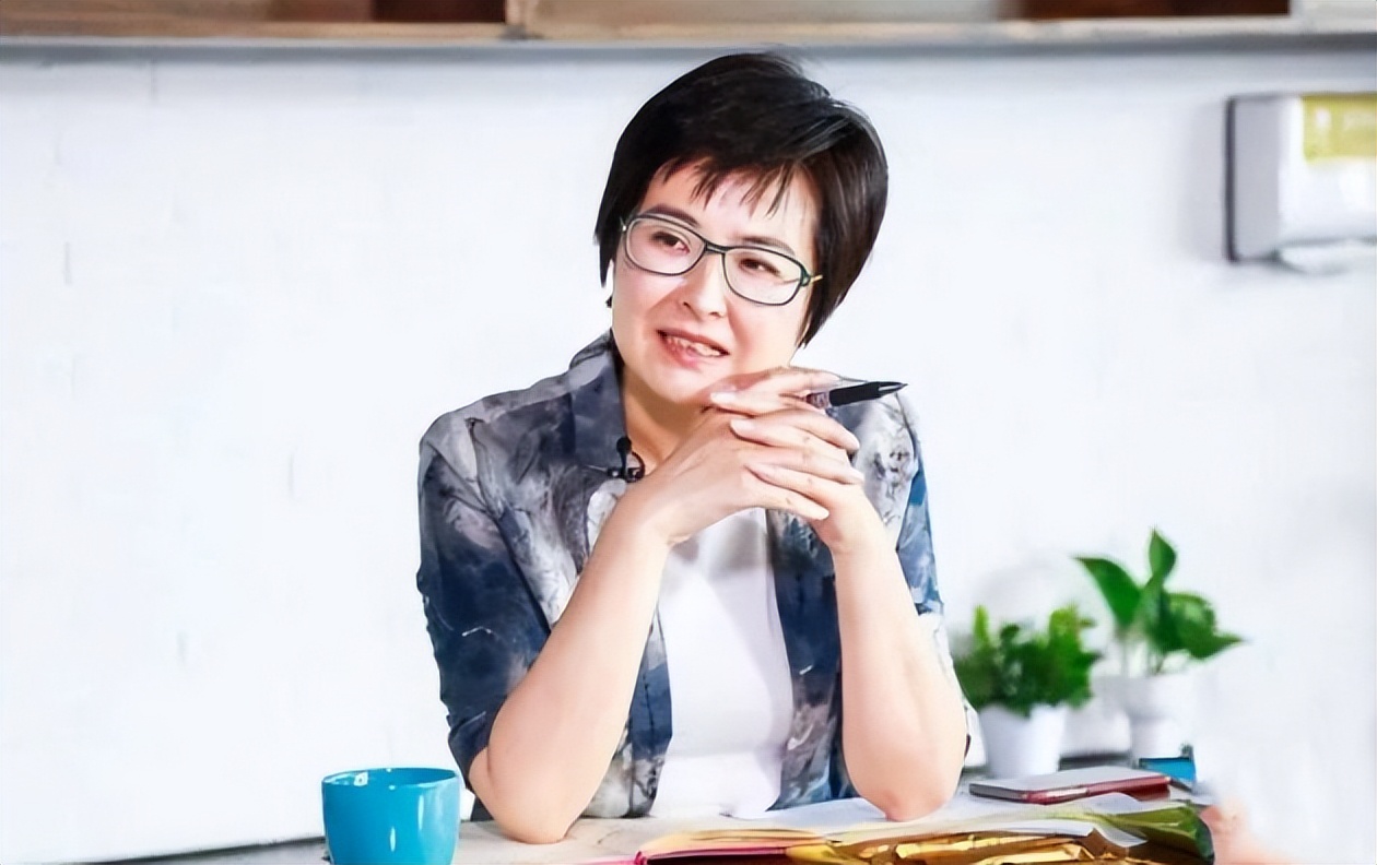 80小设计师陈磊,在前知名主持人张泉灵的帮助下,两年实现财富自由