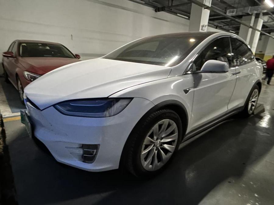 湖北省武汉市一辆特斯拉牌小型普通客车将以29万起拍