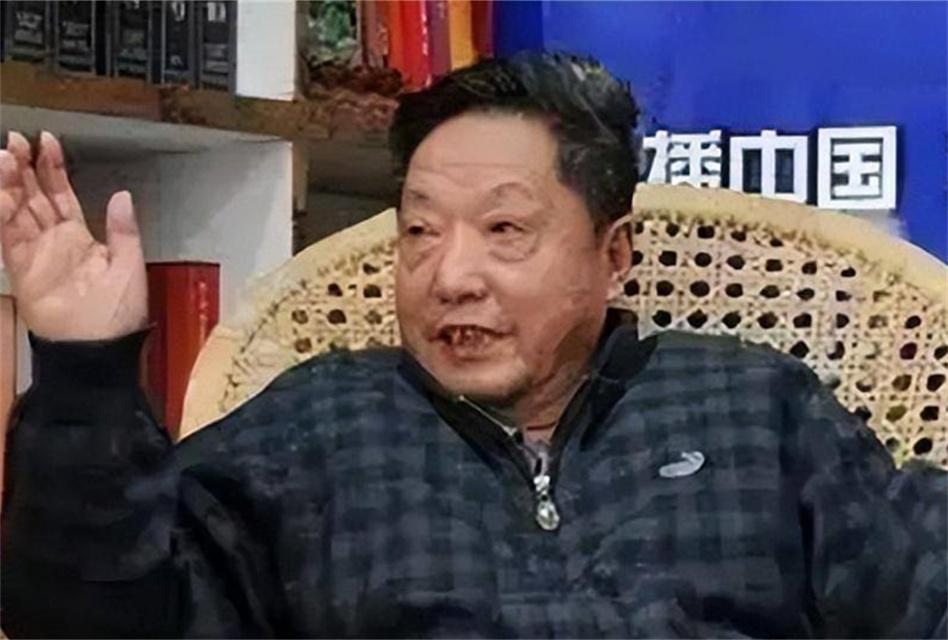 他被破格提拔为湖北省委书记,秘书与他一同上任,到了才知道职务