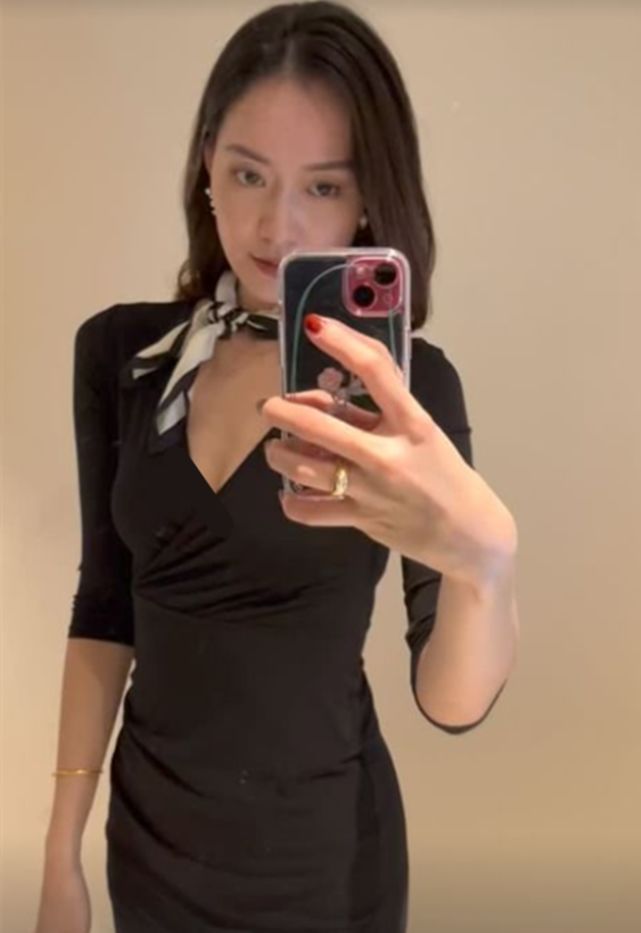 秦汉网络红人媳妇儿杨泊霓晒近照,身材修长苗条,并没有显著的肉