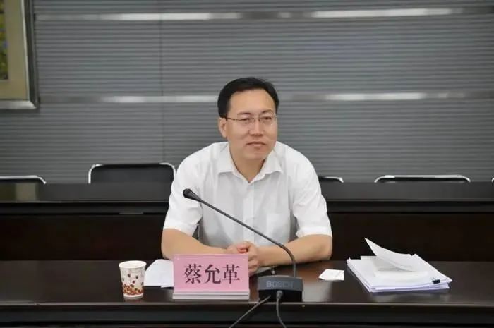 蔡允革任重庆市政府党组成员此前长期在银行系统工作