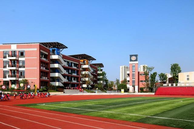 重庆1所号称"状元摇篮"的"最强悍"高中,其实力不容小觑