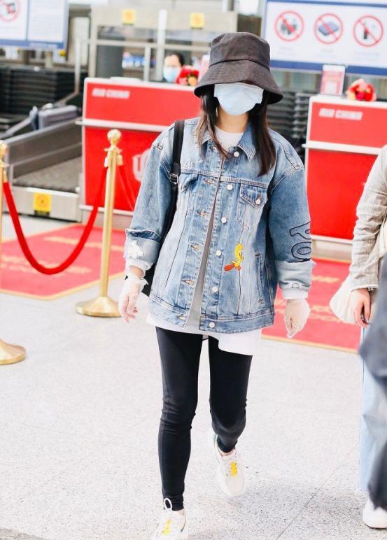 春季牛仔服装学谭松韵就对了,三套牛仔服装的不同穿搭,尽显时髦