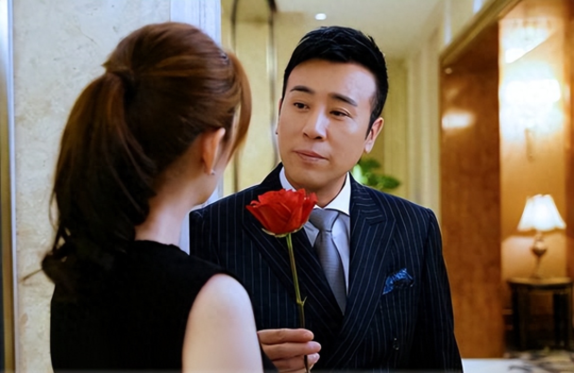 回顾演员于和伟演刘备39岁走红50岁大器晚成后终不负糟糠之妻