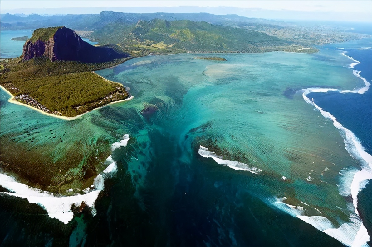 世界一处神秘美景,是全球最大的海底瀑布,总落差为3500米