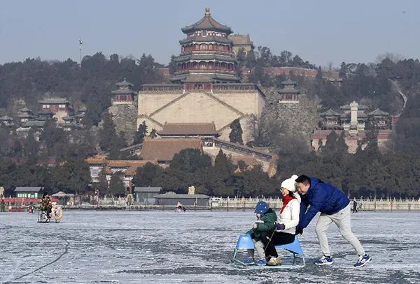 古典园林里畅享冰雪乐 颐和园冰场正式迎客