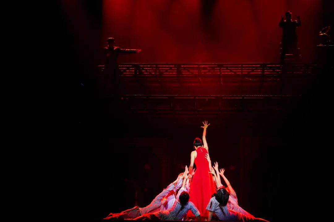 重述红岩故事,音乐剧《江姐》让00后看哭了