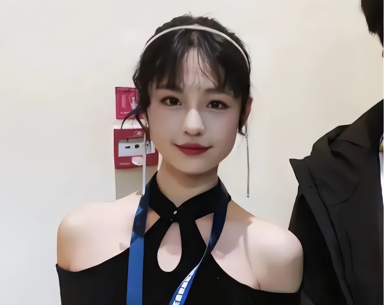 武汉大学姚懿玲火了,直博中科院还带导师上星耀,颜值和实力并存