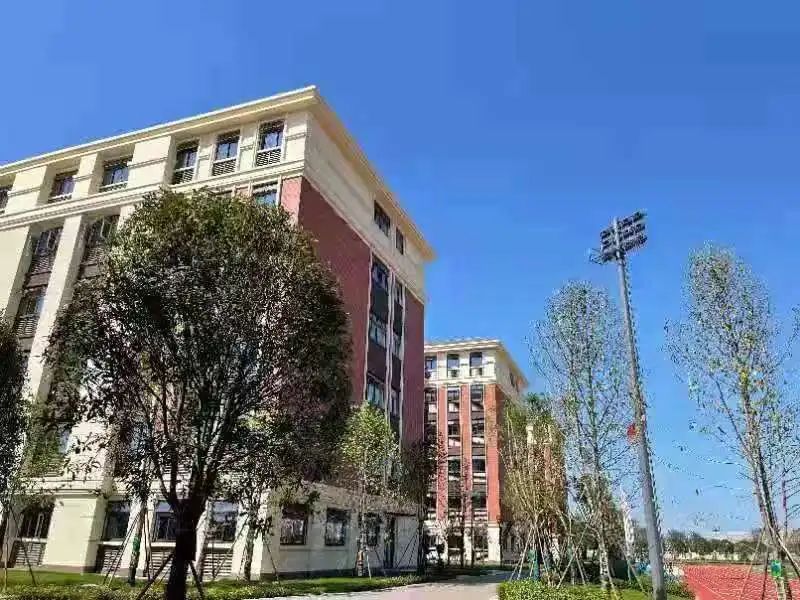 广汉市华新七中学校图片
