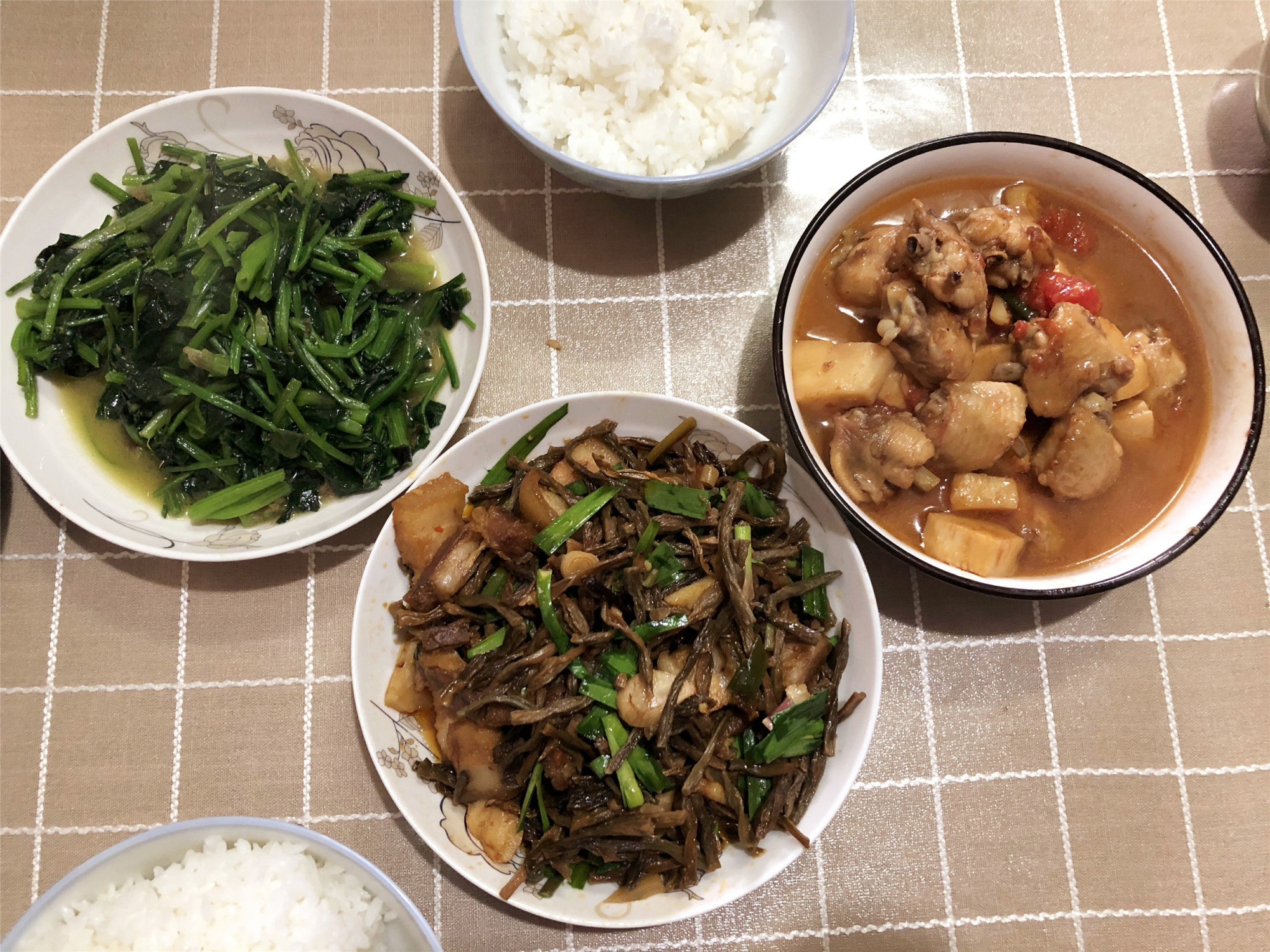 老两口给家人做的7天午餐,晒朋友圈火了,家常菜拒绝"假精致"