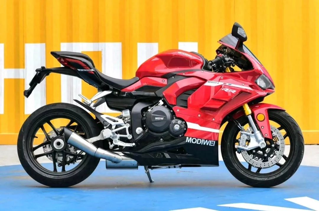 摩迪威800rr:仿赛摩托车中的新力量?