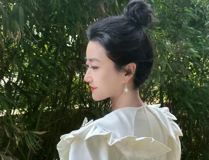 女主持王点点自曝离婚,现养育8岁儿子,前夫身份成谜