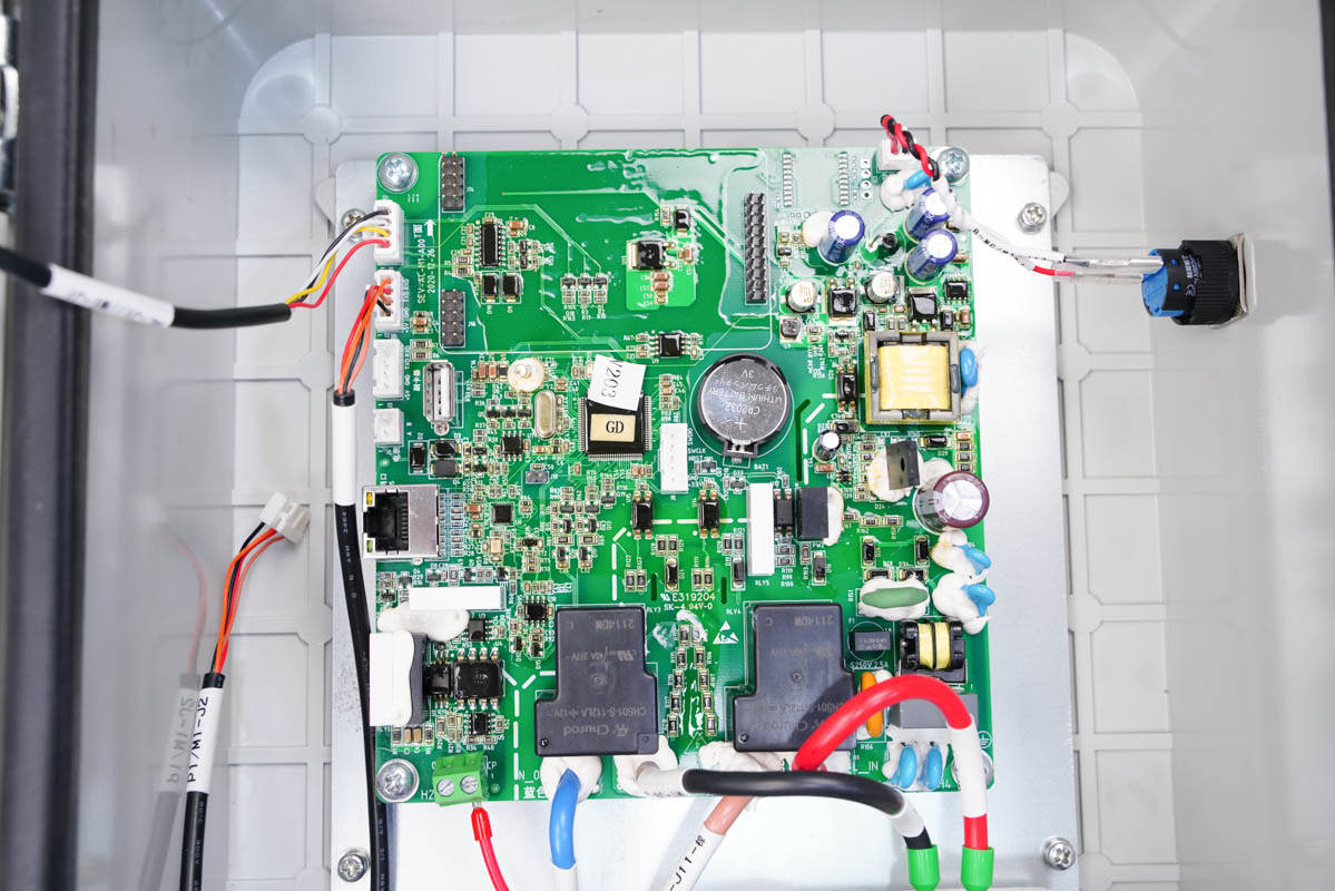 可装智能显示屏,盛弘电气7kw壁挂式交流充电桩拆解