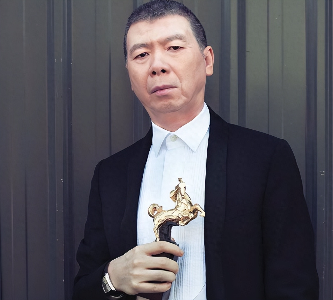 冯小刚导演又爆一大瓜妻子收养的女儿竟是冯小刚的私生女