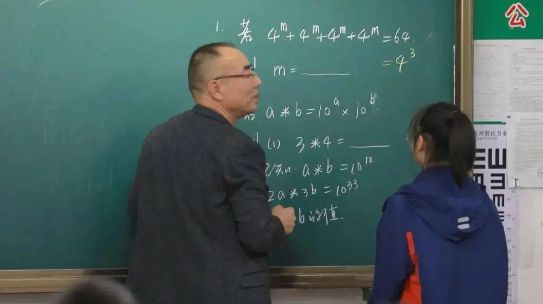 数学老师"地中海"频现,英语老师颜值在线,各个学校都一样吗?