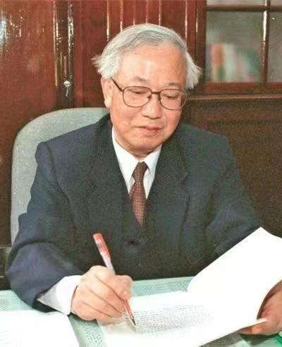 南大哲学系教授胡福明去世