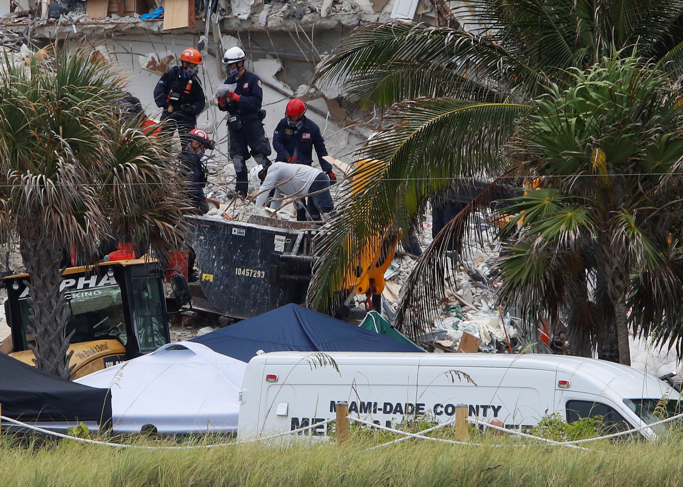 美国佛罗里达州住宅楼坍塌事故死亡人数升至11人