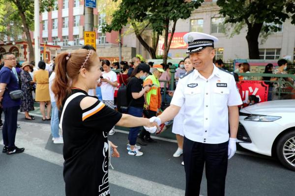 哈尔滨交警图片图片