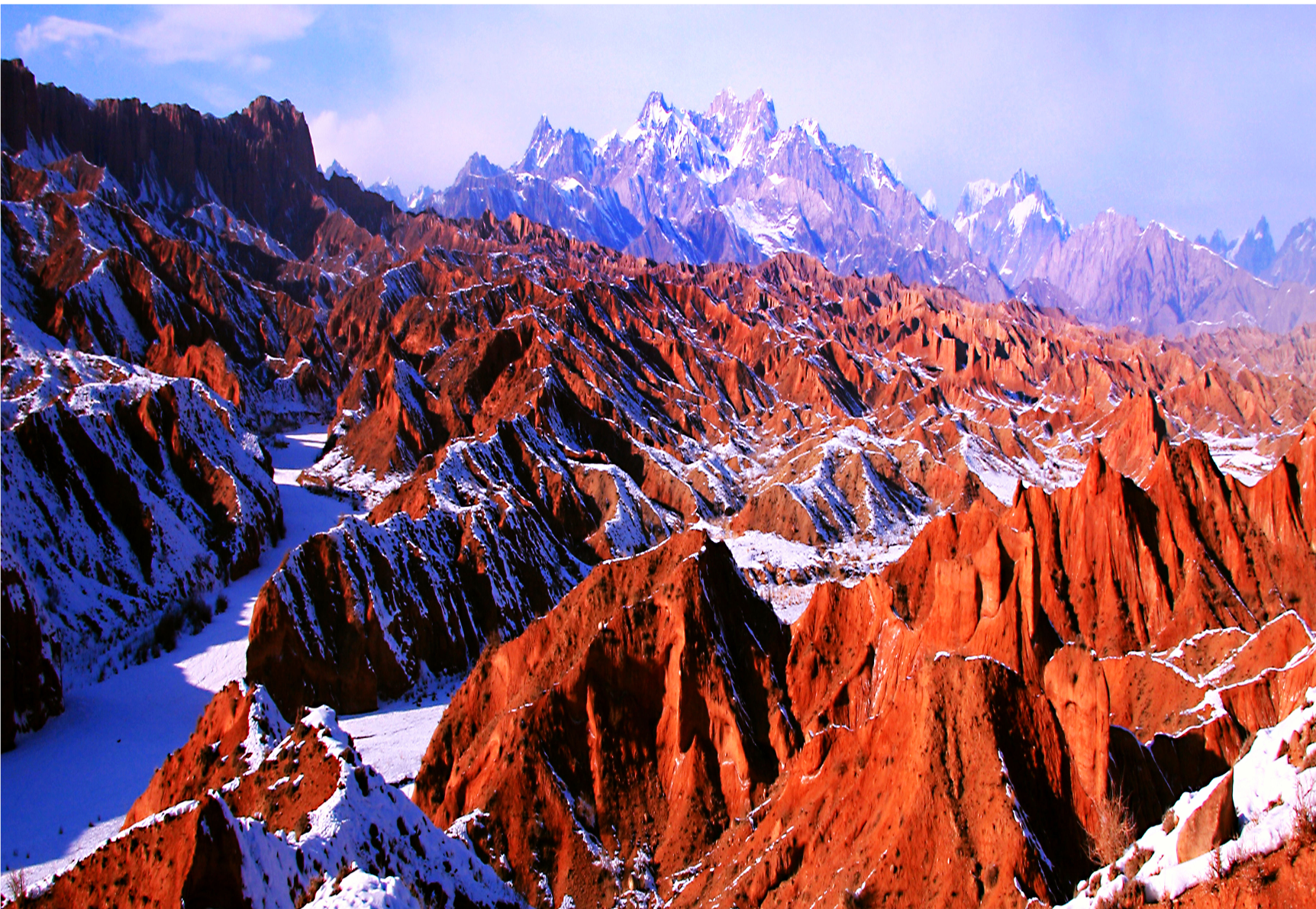 苍茫壮阔四时景 尽览天山最高峰 天山托木尔峰