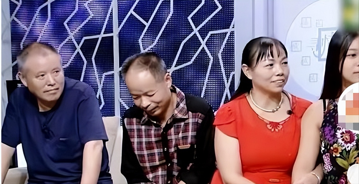 在乔伊斯准备放弃的时候,突然又警察找上门来,告诉她,有两对夫妻也在