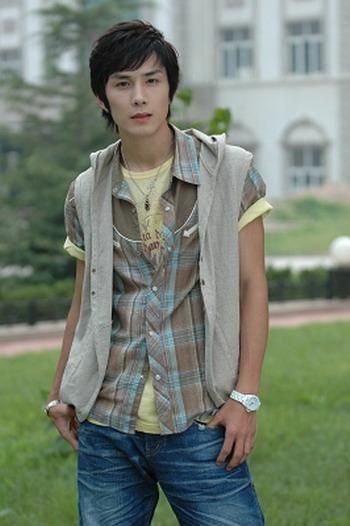 回顾美艳娇妻戚薇和李承铉的故事告诉我们世界没有不透风的墙