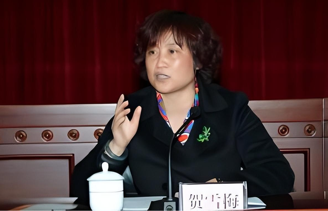 好色高官贺雪梅:与43位男性有不正当关系,被老实人丈夫捉奸在床