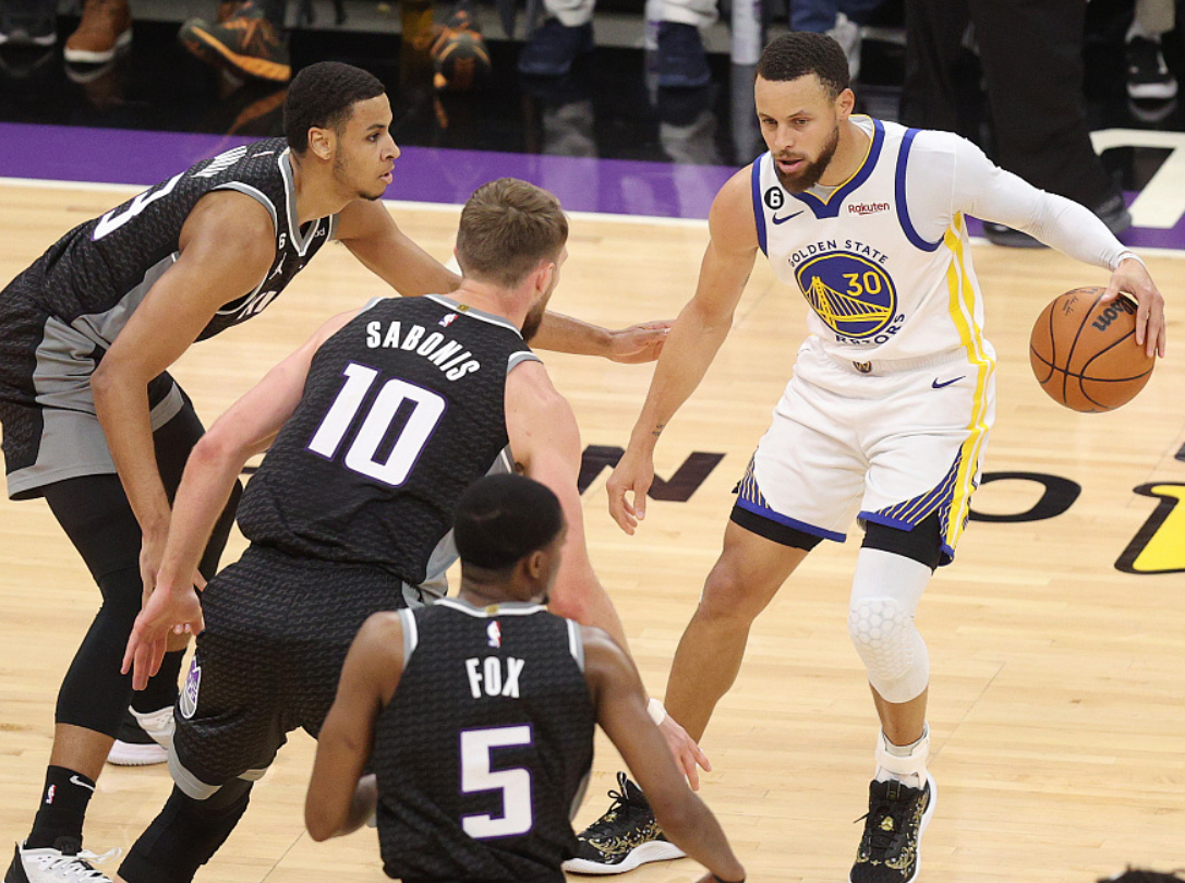 nba季后赛:勇士逆转国王赢抢七次轮会师湖人 库里50分创纪录