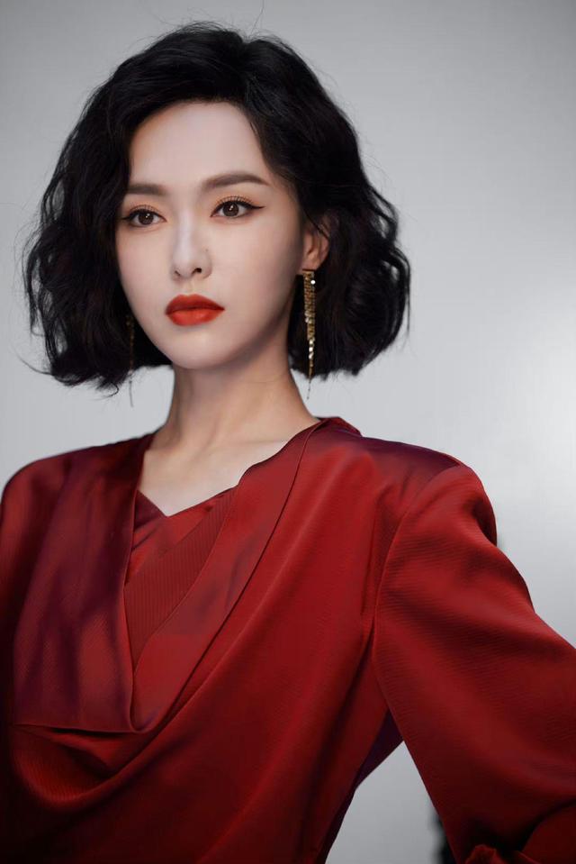 唐嫣生日大片引群嘲!一股中老年气息扑鼻而来,工作室被骂倒闭吧