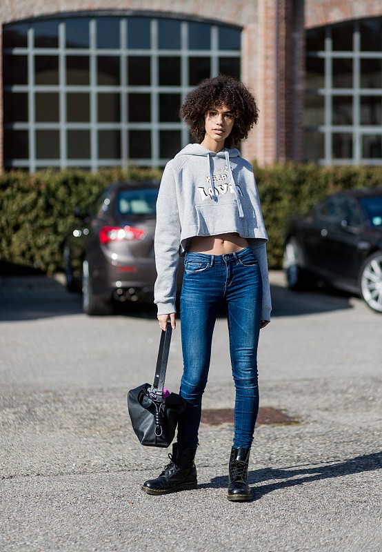 原来卫衣这么搭配才叫时髦,又精致又好看,显腿长效果真明显