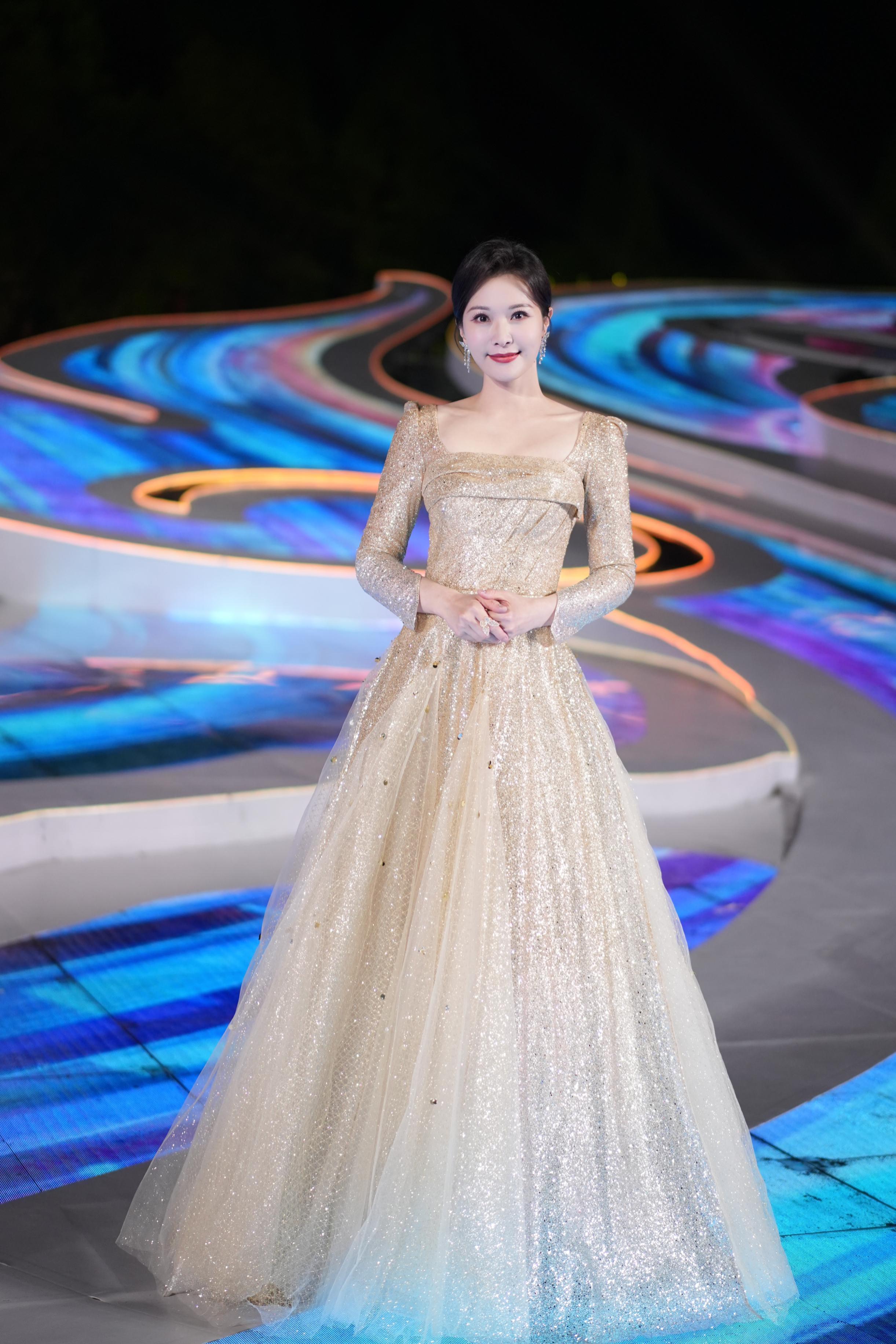 电影频道m榜暨中国电影大数据盛典 谢映玲担纲主持表现亮眼