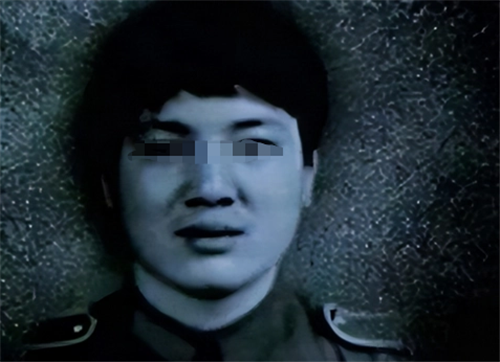 回顾:刘招华被押到殡仪馆,抬进死刑执行车,行刑过程中表情镇定