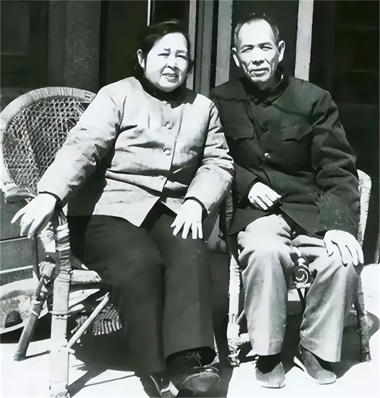 1977年南京军区司令员丁盛被停职审查1982年被勒令丁盛退出现役由