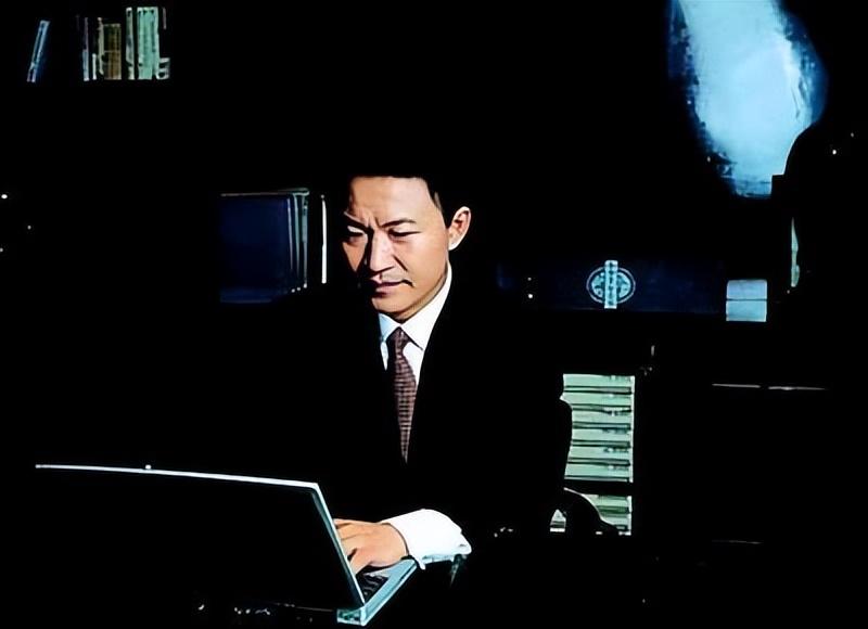 回顾富豪徐立华:年赚2亿,占据手机半壁江山,如今下场令人唏嘘