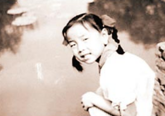 基因强!张怡宁儿时照片曝光,与女儿一模一样,可爱的"小魔王"