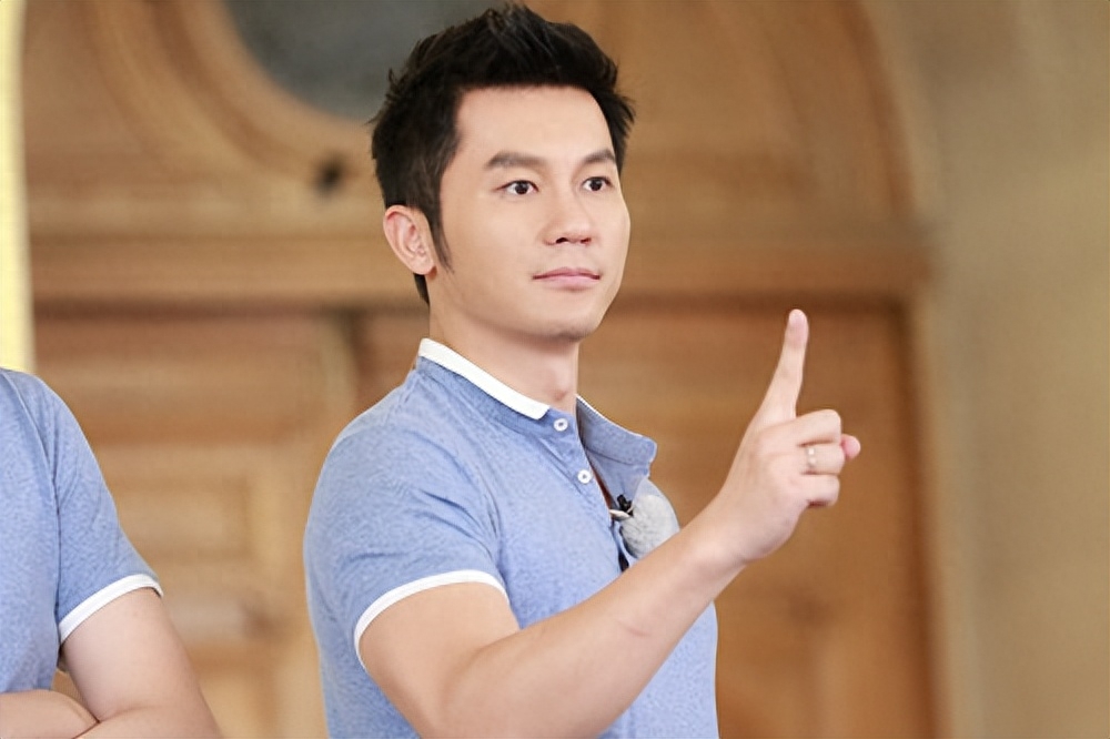 回顾著名导演曾讽刺李晨一张脸像50岁扮演17岁中学生网友都吐了