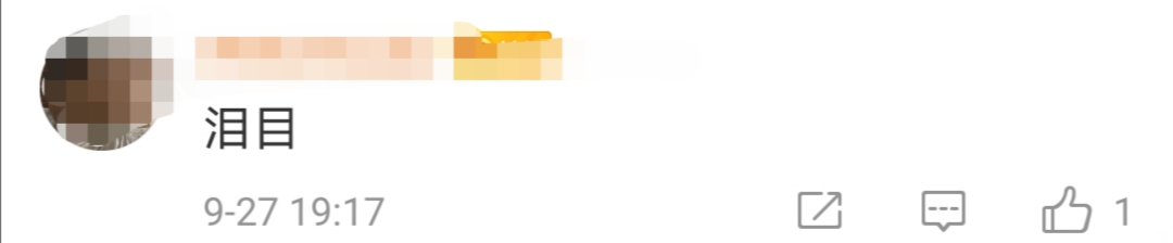 |太燃!武汉大学生整齐划一,致敬抗疫英雄