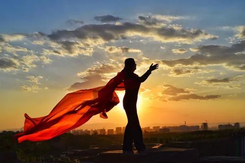 签约作家:晓月风清《云霞》诵/冰雕玉琢,解/雪兄