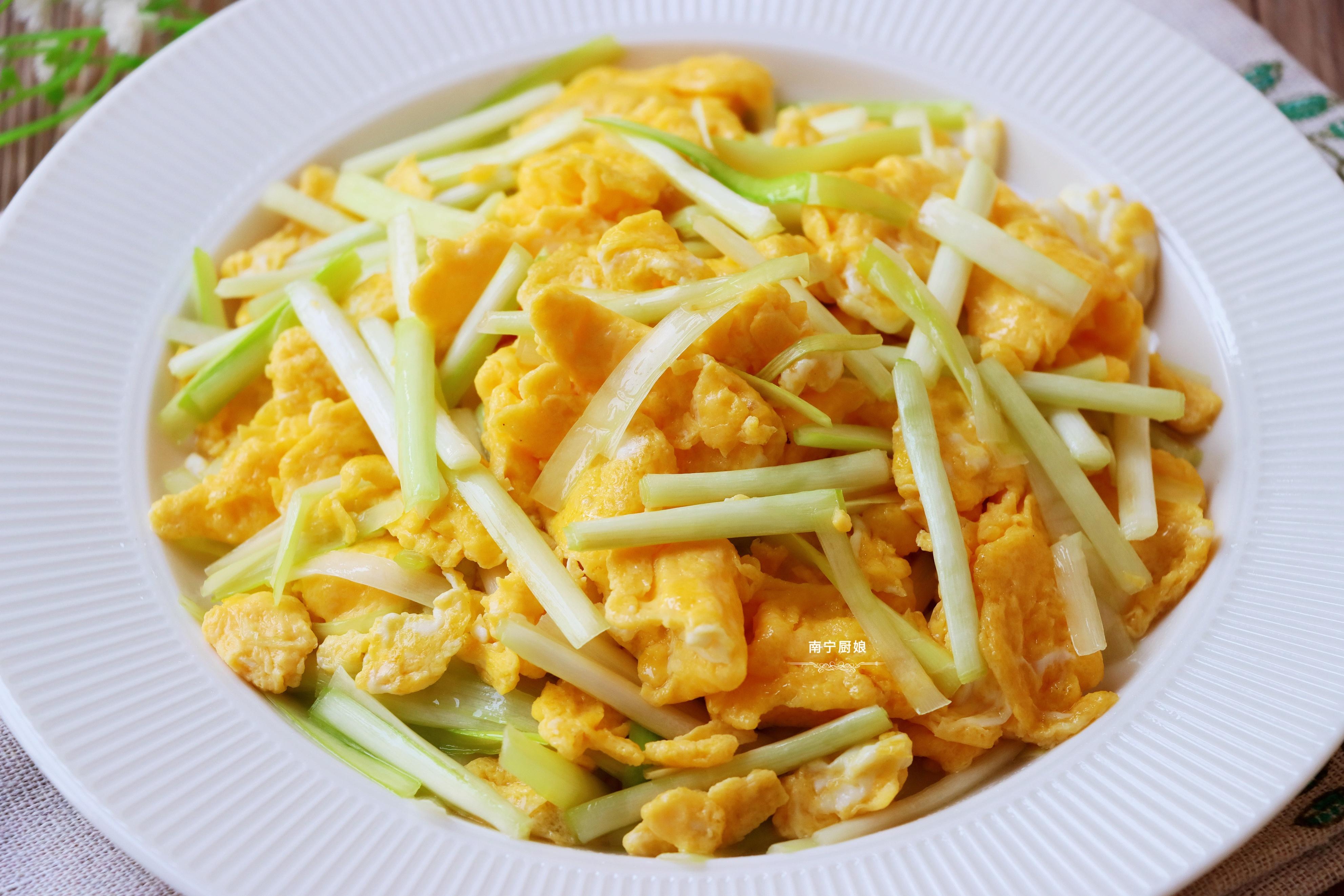 韭黄炒蛋,有人先炒韭黄有人先炒蛋,其实都错了!难怪炒得不好吃