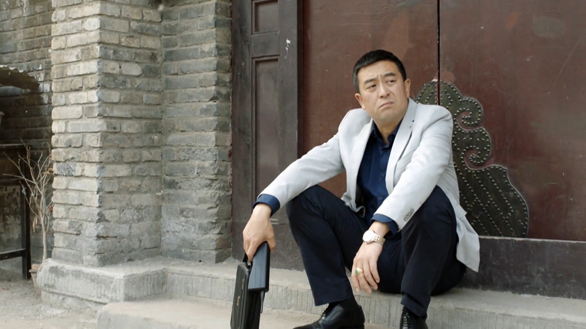 回顾52岁张嘉译病情持续加重头发花白他的演艺路还有多远