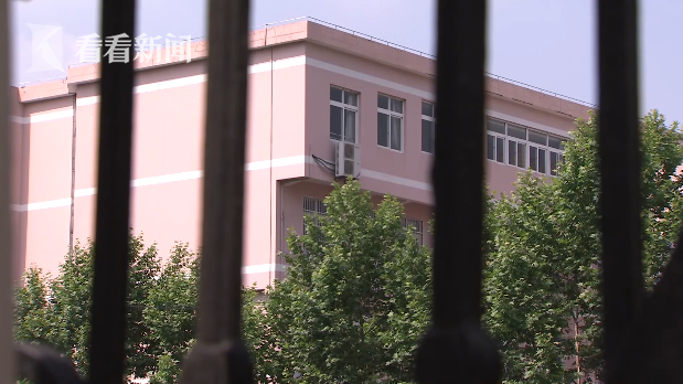 热点|女子再婚后竟让8岁女儿给全家洗碗拖地!网友炸了:这是亲妈?