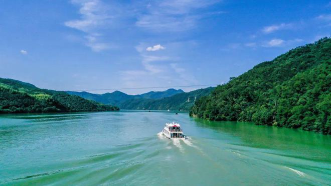 桐庐县:它位于浙江省西北部,杭州市中部低山丘陵区,分水江和富春江