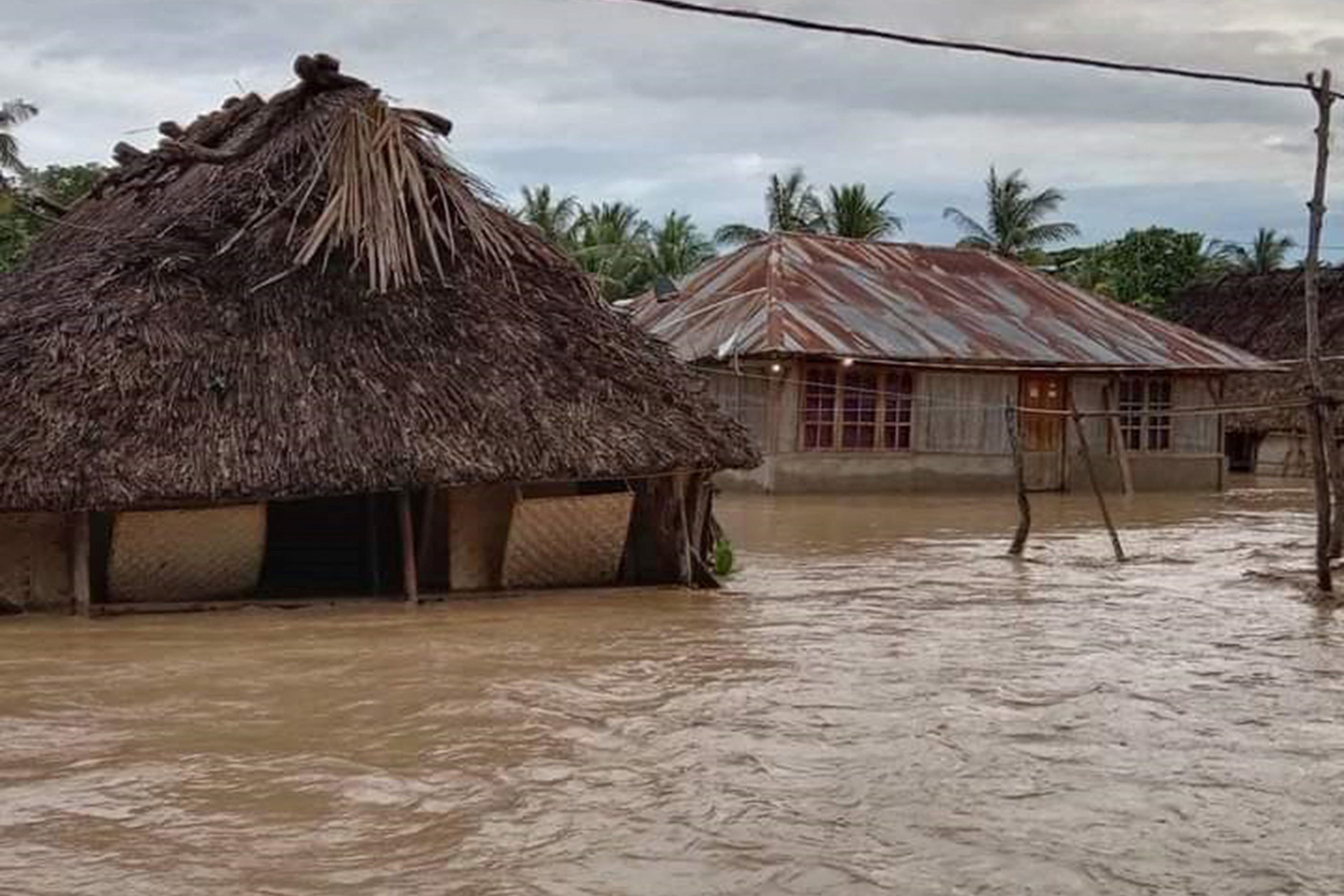印度尼西亚暴雨引发的山洪已造成44人死亡