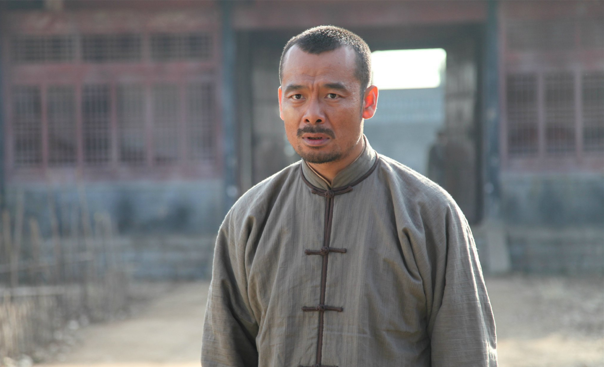 《红高粱》:九儿和余占鳌进高粱地,没有爱,全是赤裸裸的"欲"