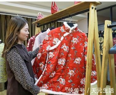 河南95后"寿衣模特"任赛男:凌晨送寿衣,试穿寿衣,多年从未放弃